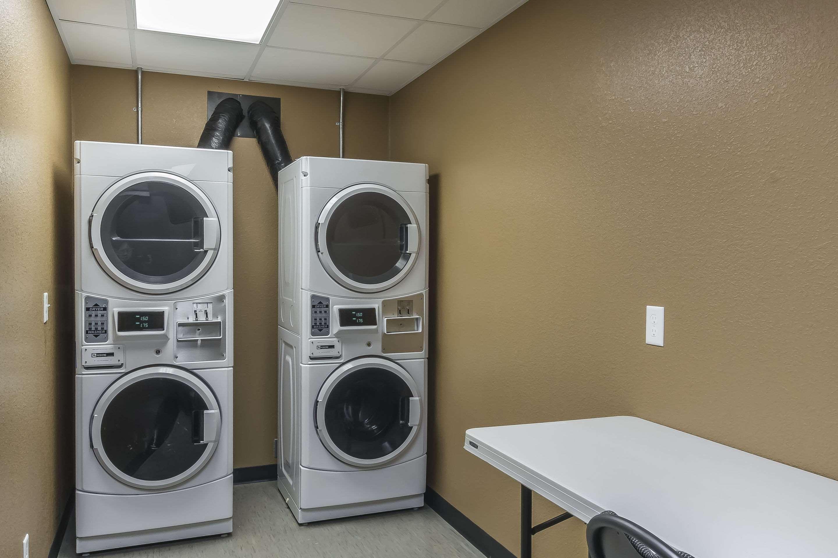 Quality Inn & Suites Moose Jaw Εξωτερικό φωτογραφία