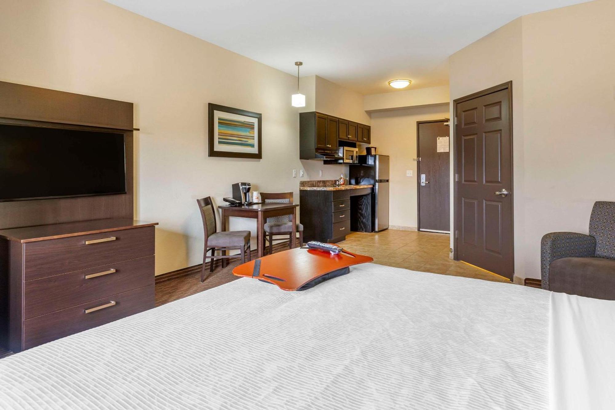 Quality Inn & Suites Moose Jaw Εξωτερικό φωτογραφία