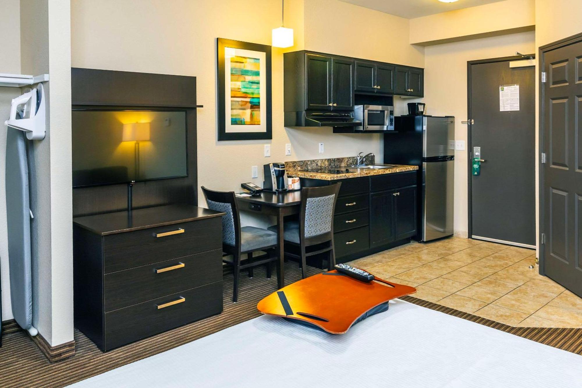 Quality Inn & Suites Moose Jaw Εξωτερικό φωτογραφία